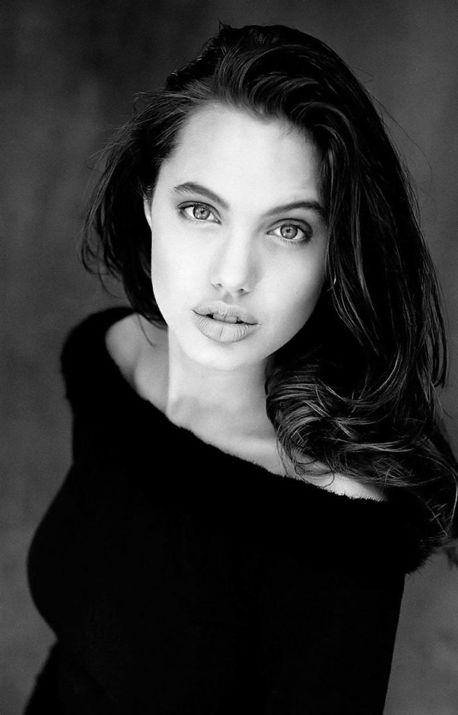 Анджелина Джоли в молодости: биография, карьера и личная жизнь до всемирной славы