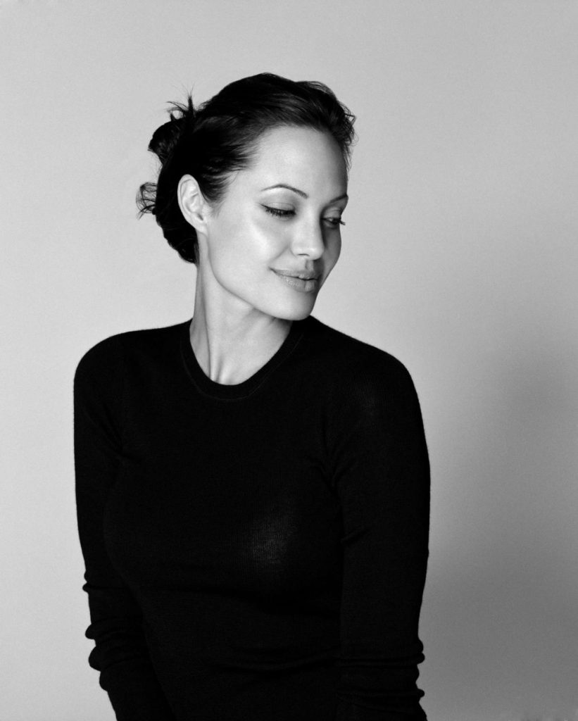 Анджелина Джоли в молодости: биография, карьера и личная жизнь до всемирной славы