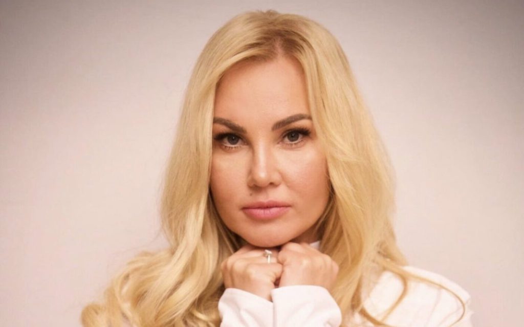 Камалия в молодости: как формировалась звезда сцены и светской хроники