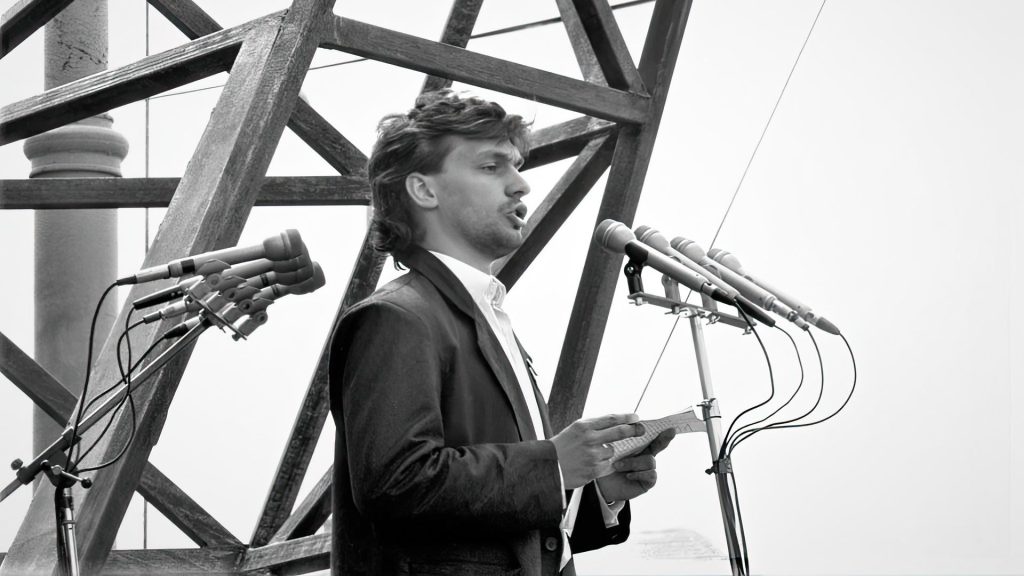 орбан в молодости: становление Виктора Орбана — семья, учеба, диссидентство и политический старт