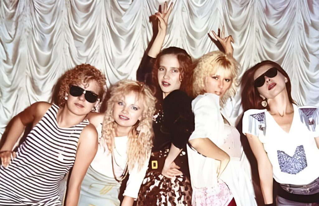 Алена Апина в молодости: биография, карьера и личная жизнь до расцвета славы