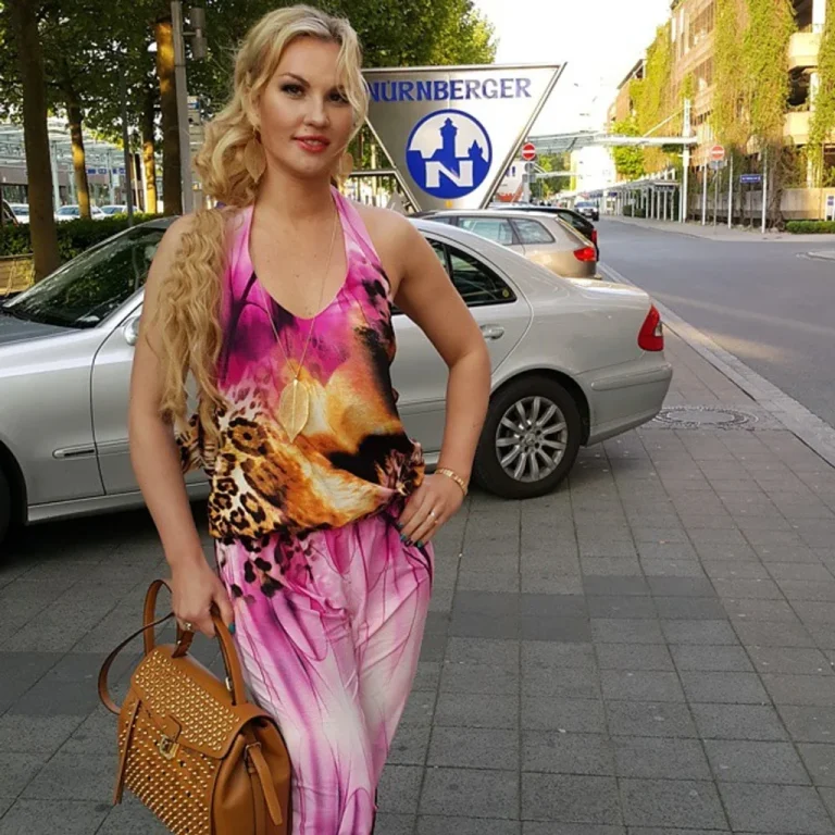 Камалия в молодости: как формировалась звезда сцены и светской хроники