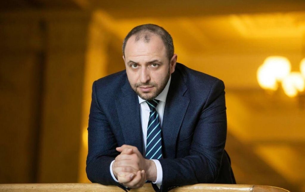 Рустем Умеров Жена: подробности личной жизни и влияния на карьеру