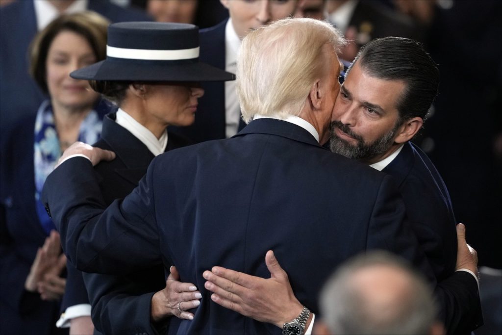 Сын Дональда Трампа: Биография Дональда Трампа Джуниора — путь от бизнес-династии до политического активизма