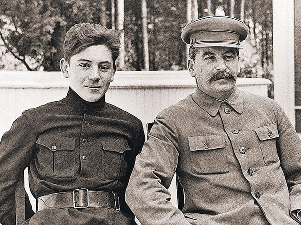 Сын Сталина: биография, личная жизнь и карьера Василия Джугашвили